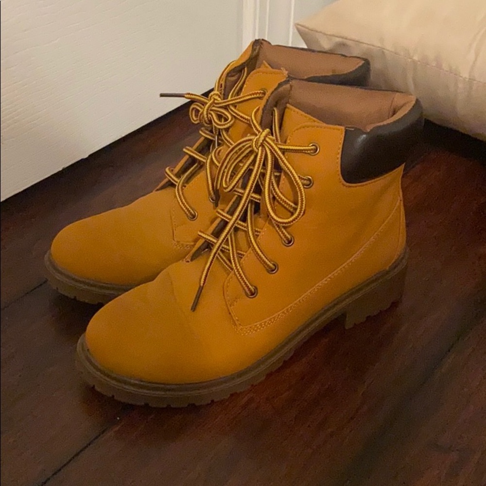 Combat boots